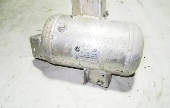 Vacuum air tank