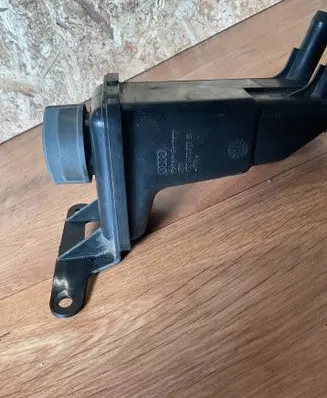 Audi A4 S4 B7 8E 8H Power steering fluid tank/reservoir 8E0422373