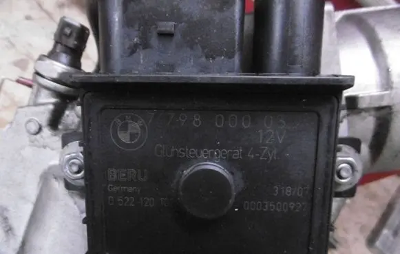 BMW 5 E60 E61 Glow plug pre-heat relay 779800003 0522120102