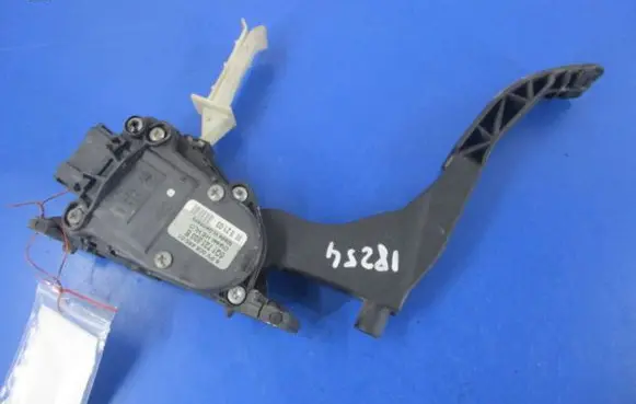 Volkswagen Golf IV Accelerator throttle pedal 6Q1721503B