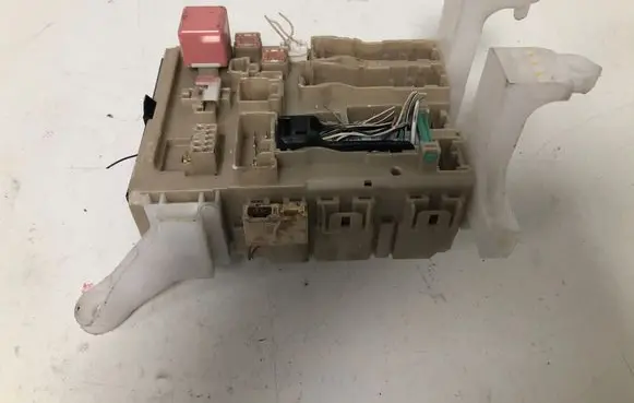 Toyota Verso Fuse box set 827300F060D 157411B14