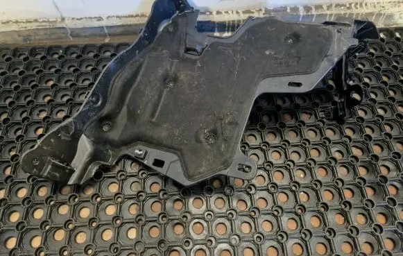 Mercedes-Benz GLE W167 Other engine bay part A1676200303