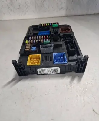 Citroen C4 III e-C4 Comfort/convenience module 9832881080