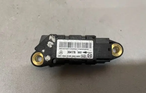 Mercedes-Benz C W203 Airbag deployment crash/impact sensor 0018209126