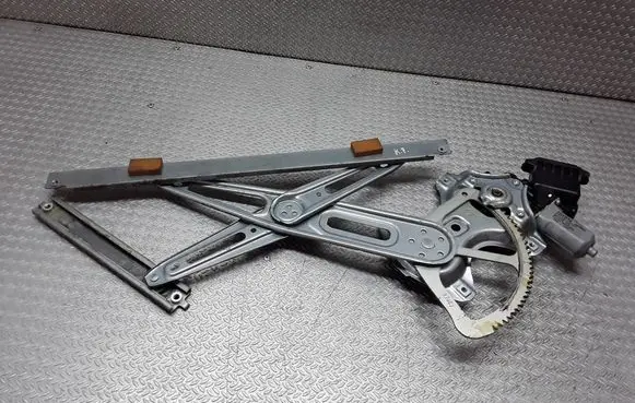 Toyota Auris 150 Front door window regulator with motor 8570202020