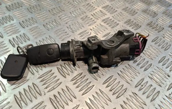 Audi A6 S6 C5 4B Ignition lock 4B0905851B