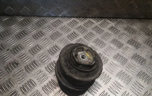 Engine mount bracket