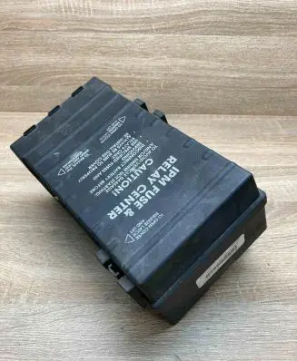 Chrysler Voyager Fuse module 04869000AJ