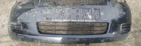 Toyota Yaris Front bumper juodas