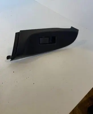 Nissan Almera Tino Electric window control switch 82961AM