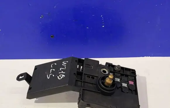 Mercedes-Benz CLS C219 Fuse module 2115461141