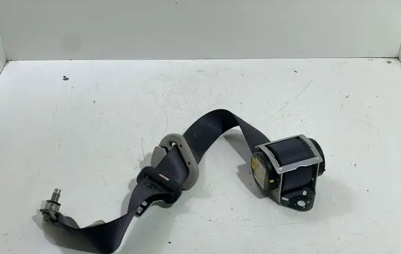 Rear seatbelt