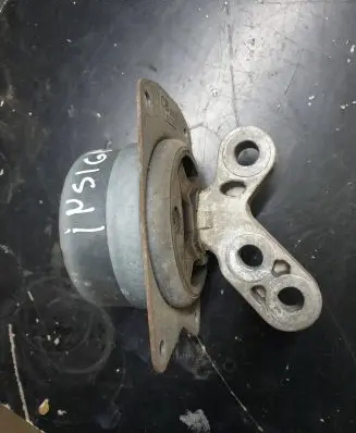 Opel Insignia A Engine mount bracket 13227730