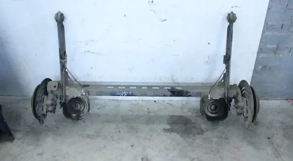 Opel Vivaro Rear beam 