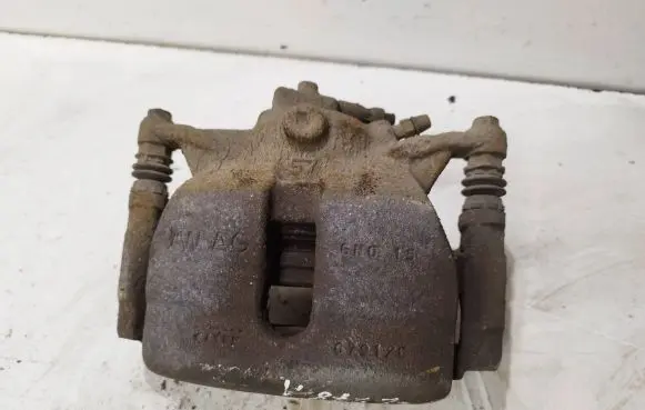 Volkswagen Golf VII Front brake caliper