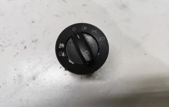 Volkswagen PASSAT B6 Light switch