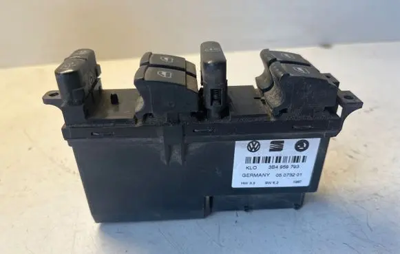 Volkswagen PASSAT B5.5 Electric window control switch 3B4959793 05073201