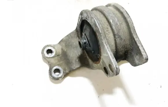 Mitsubishi Space Wagon Engine mount bracket