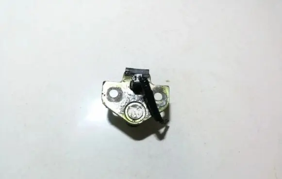 Ford Mondeo Mk III Front door lock loop/hook striker 