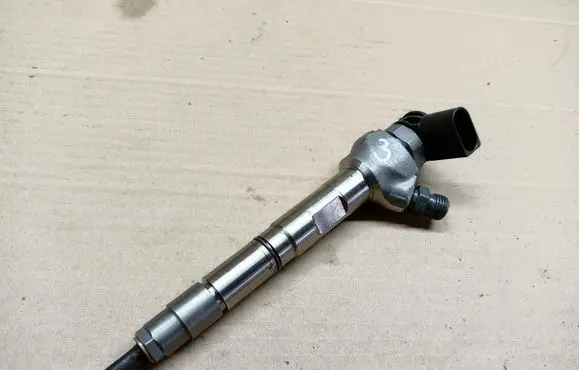 Skoda Octavia Mk4 Fuel injector 05L130277E
