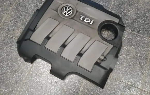 Volkswagen Polo V 6R Engine cover (trim) 03L103925AT