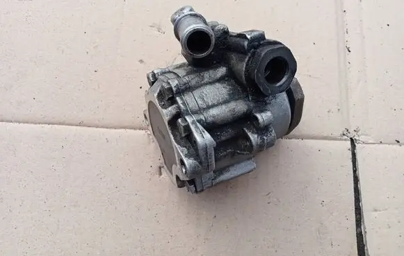 Volkswagen Transporter - Caravelle T5 Power steering pump 121212