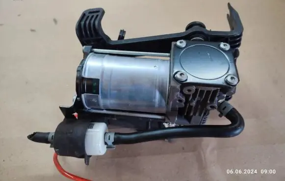 Jaguar XJ X351 Air suspension compressor/pump AW933B484AF