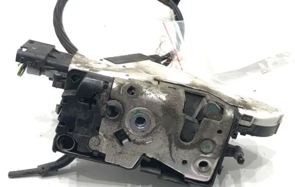 Peugeot 207 Front door lock 24094158