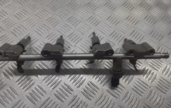 Nissan Qashqai Fuel main line pipe