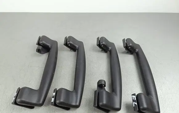Maserati Levante A set of handles for the ceiling 