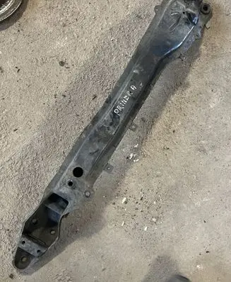 Nissan Primera Gearbox mounting bracket