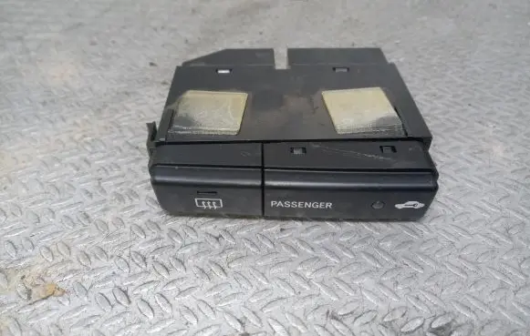 Toyota Avensis T250 Windscreen/window heater switch 8479005130C