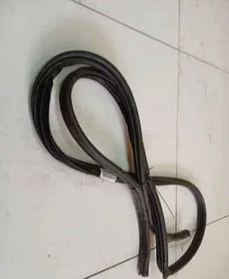 Saturn Vue Rubber seal front coupe door 