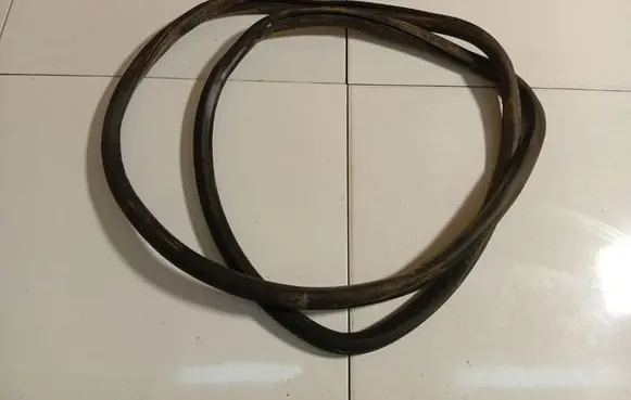 Volkswagen PASSAT B6 Rubber seal front coupe door 