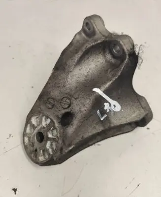 Volkswagen Touareg I Engine mounting bracket 4G8461993 009270