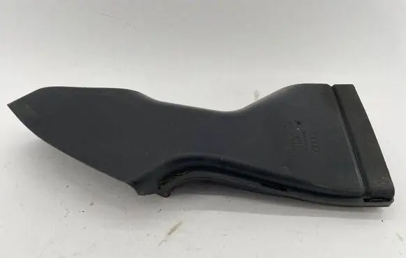 Audi A4 S4 B7 8E 8H Air intake duct part 8E0129618G