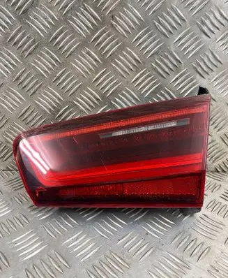 Tailgate rear/tail lights