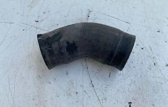 Volkswagen Golf VII Intercooler hose/pipe 04L145762E