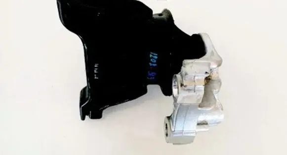 Honda CR-V Engine mount bracket