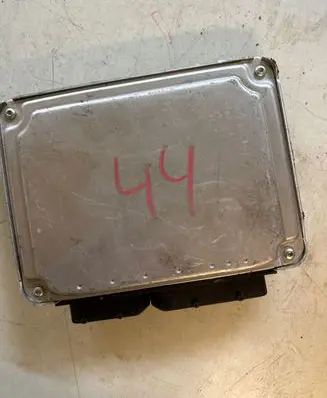 Volkswagen PASSAT B5.5 Engine control unit/module 066906032BB 0261207641