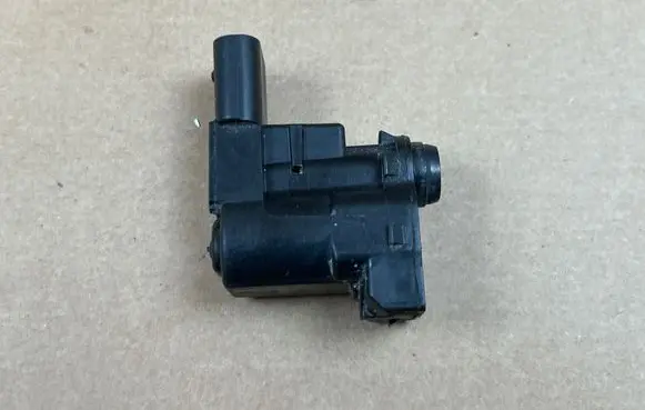 BMW X5 F15 Fuel tank cap lock motor 7377654