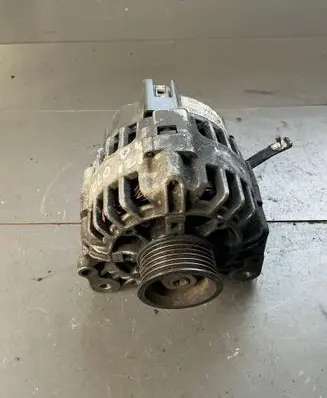 Volkswagen Polo Generator/alternator 03D903025E