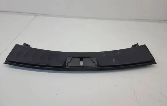 Trunk/boot sill cover protection