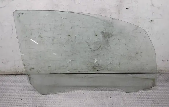 Mitsubishi Colt Front door window/glass (coupe) 