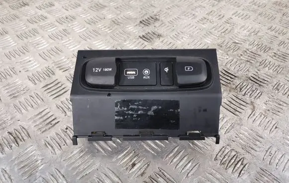 Hyundai Santa Fe USB socket connector 96120S1100