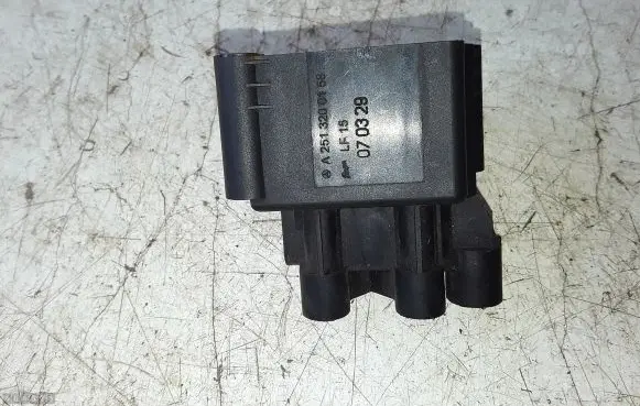 Mercedes-Benz R AMG W251 Air suspension valve block A251300158