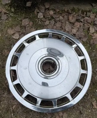 Volvo 740 R14 wheel hub/cap/trim 