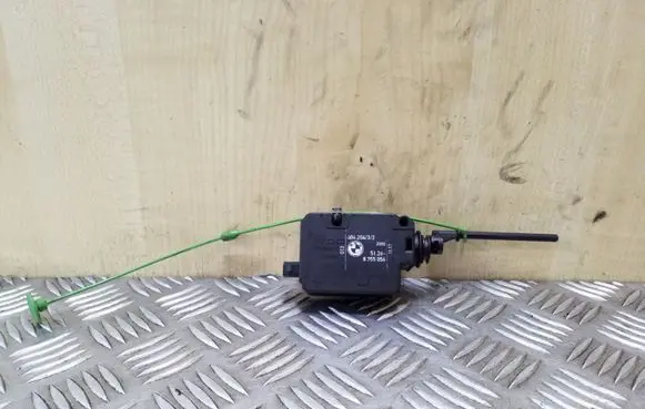 Fuel tank cap lock motor