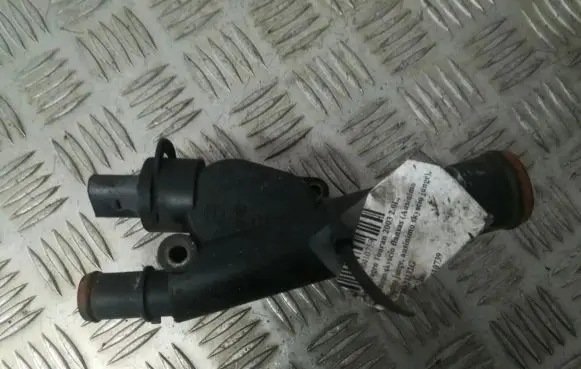 Volkswagen Touran I Engine coolant pipe/hose 038121132G