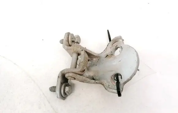 Mitsubishi Carisma Rear door lower hinge